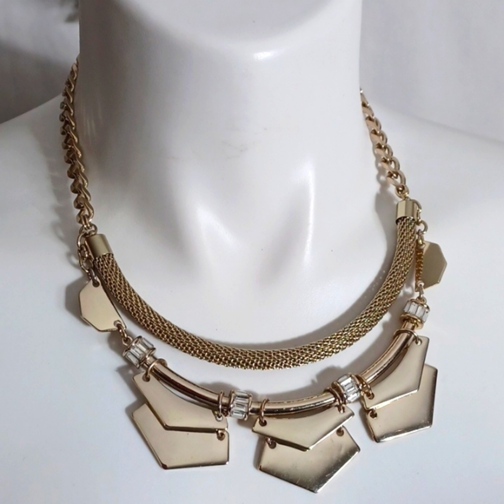 WHITE HOUSE BLACK MARKET NECKLACE BEAUTIFUL GOLD TONE